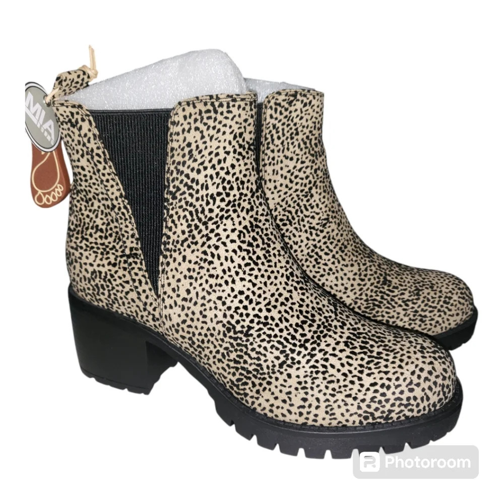MIA‎ leopard print combat booties